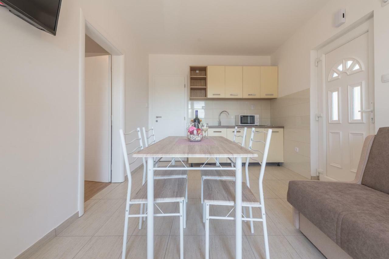 Apartmani Dupor Gornji Karin Exterior photo