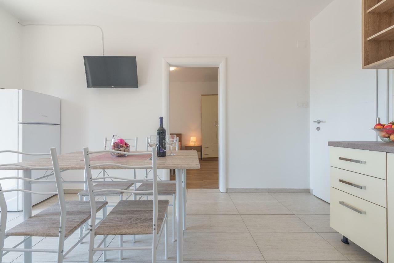 Apartmani Dupor Gornji Karin Exterior photo