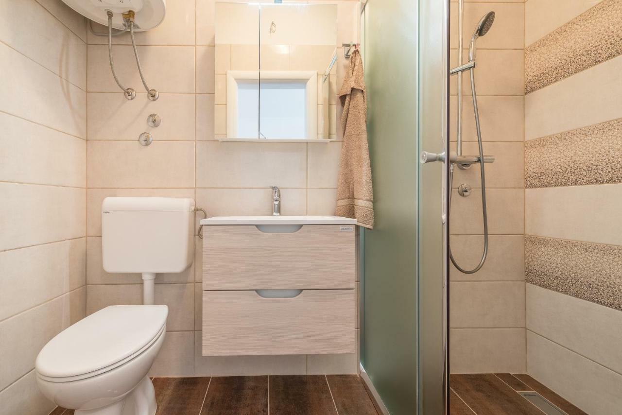 Apartmani Dupor Gornji Karin Exterior photo