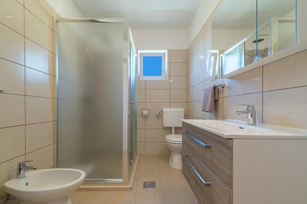 Apartmani Dupor Gornji Karin Exterior photo