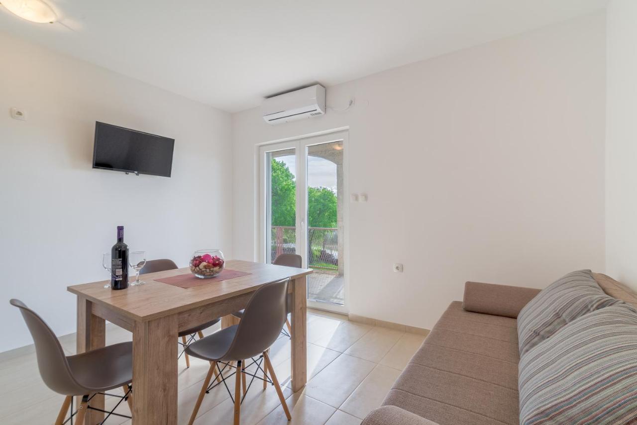 Apartmani Dupor Gornji Karin Exterior photo